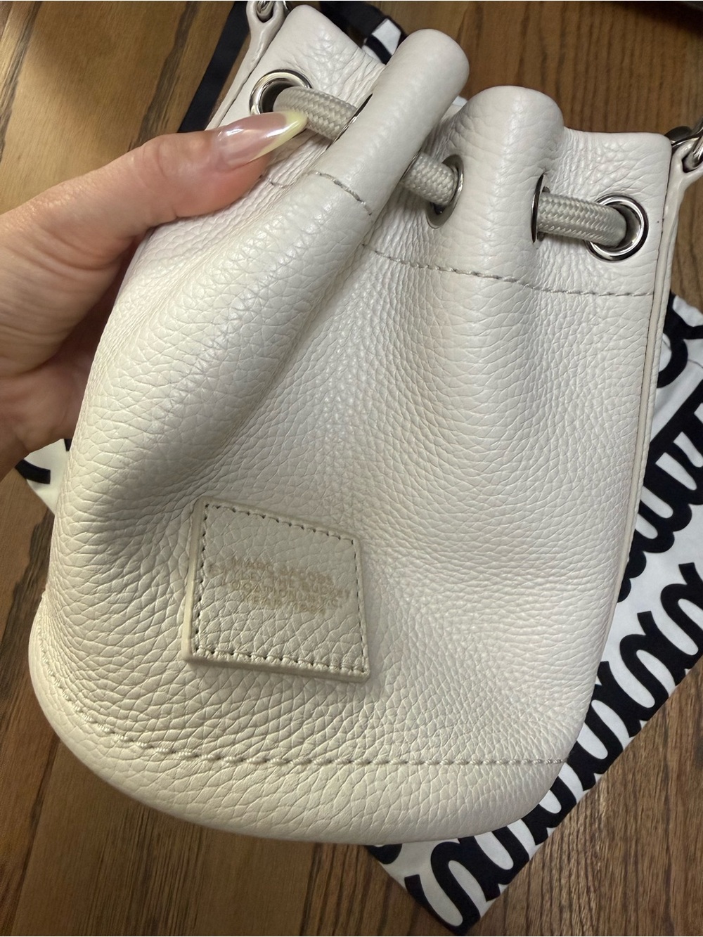 Marc Jacobs Small Leather Bucket Bag in Cream - Picture 5 of 7